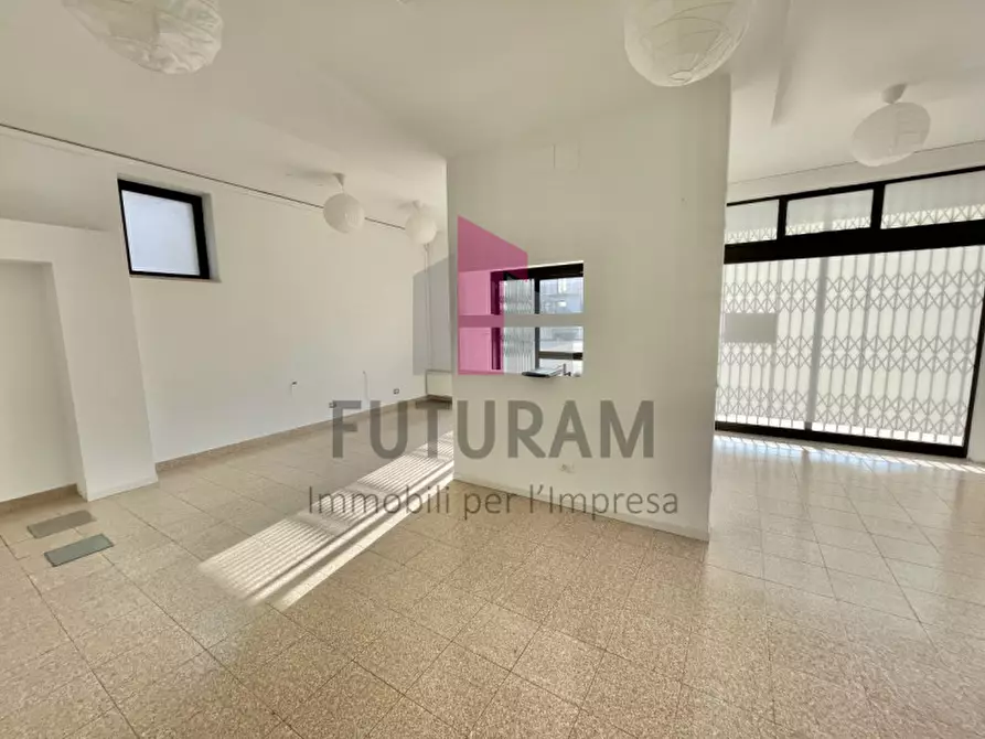 Immagine 11 di Negozio in affitto  a Costabissara