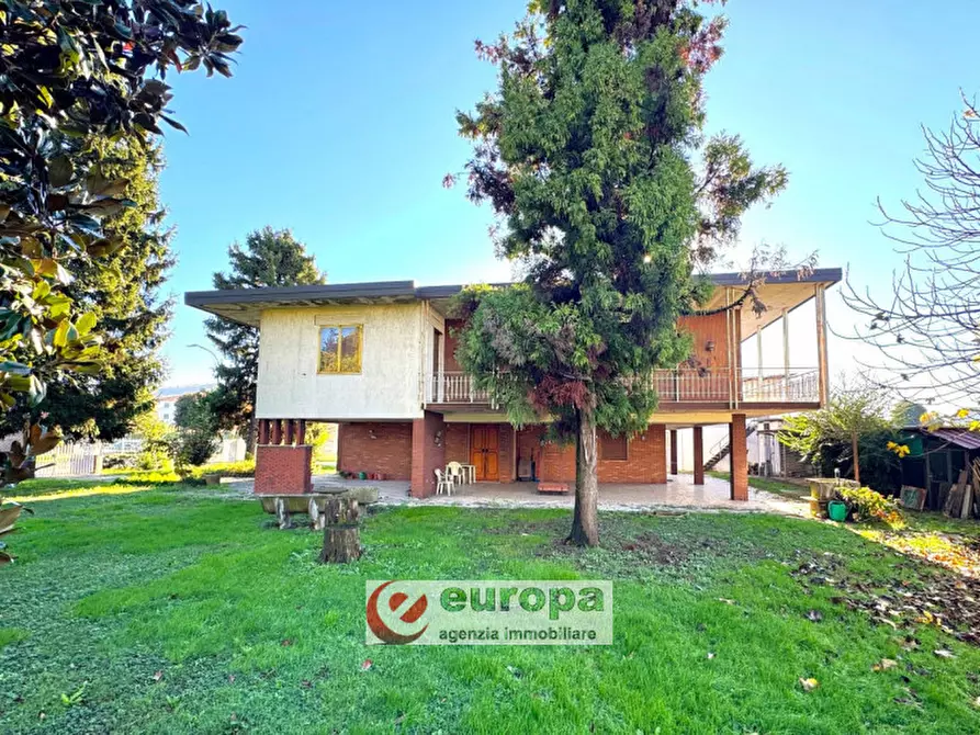 Immagine 1 di Casa indipendente in vendita  in VIA DE AMICIS a Montecchio Maggiore