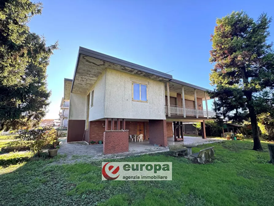 Immagine 3 di Casa indipendente in vendita  in VIA DE AMICIS a Montecchio Maggiore