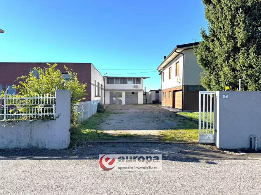 Immagine 25 di Casa indipendente in vendita  in VIA DE AMICIS a Montecchio Maggiore