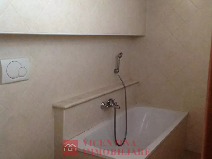 Immagine 10 di Appartamento in vendita  in viale anconetta a Vicenza