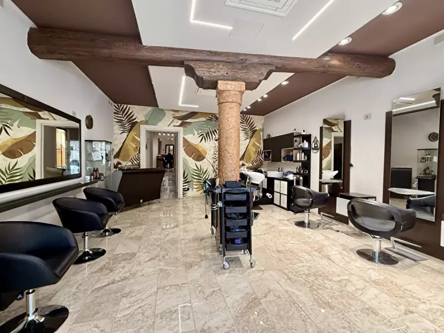 Immagine 1 di Negozio in vendita  in VIA CAVOUR a Legnago