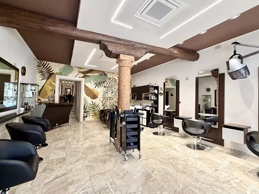 Immagine 2 di Negozio in vendita  in VIA CAVOUR a Legnago