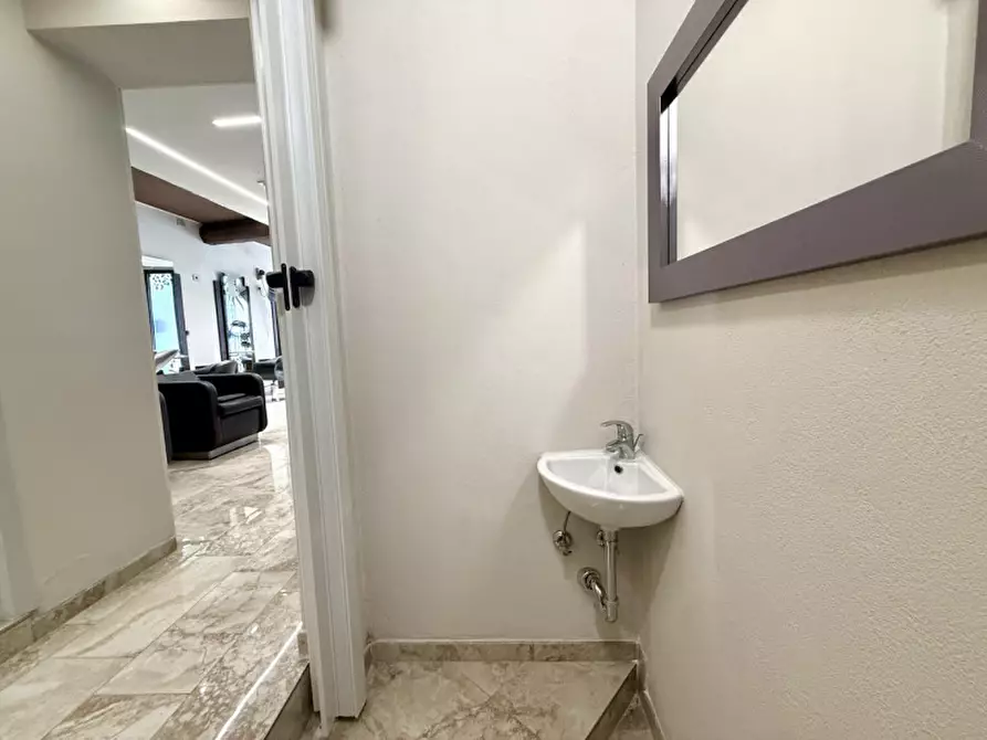 Immagine 9 di Negozio in vendita  in VIA CAVOUR a Legnago