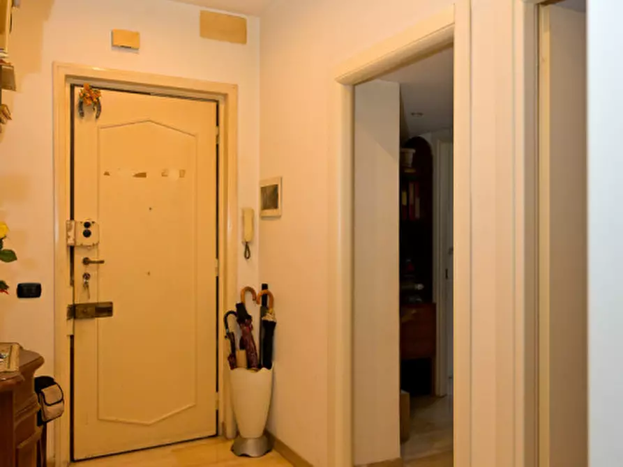 Immagine 2 di Appartamento in vendita  in Via di Casal Bertone a Roma