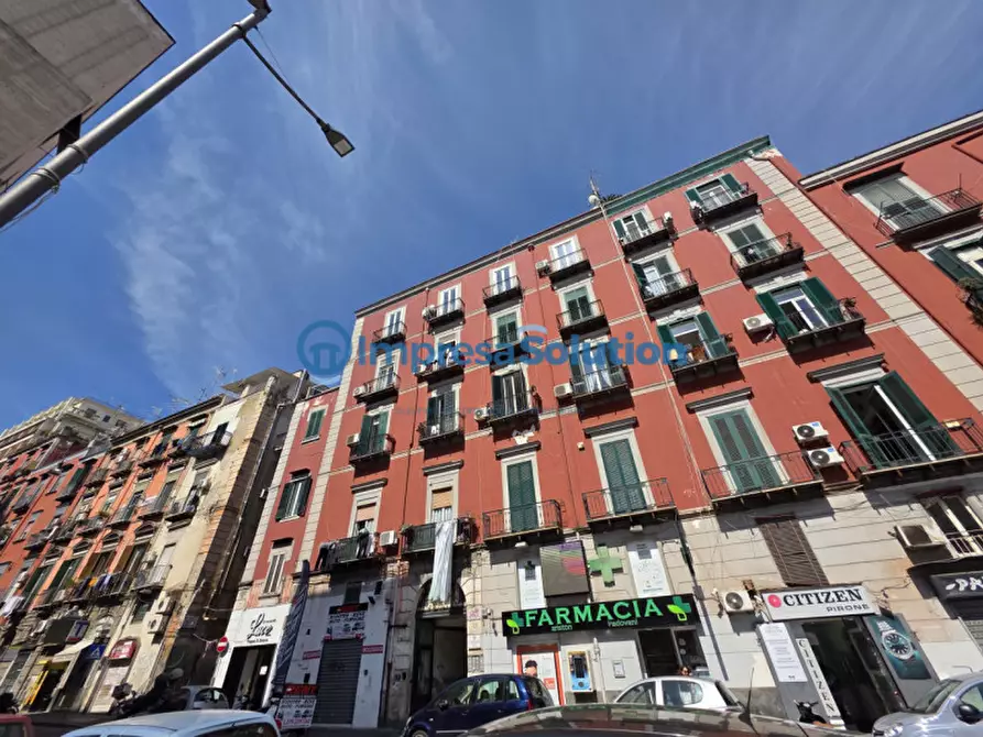 Immagine 2 di Negozio in vendita  in Via Piedigrotta a Napoli