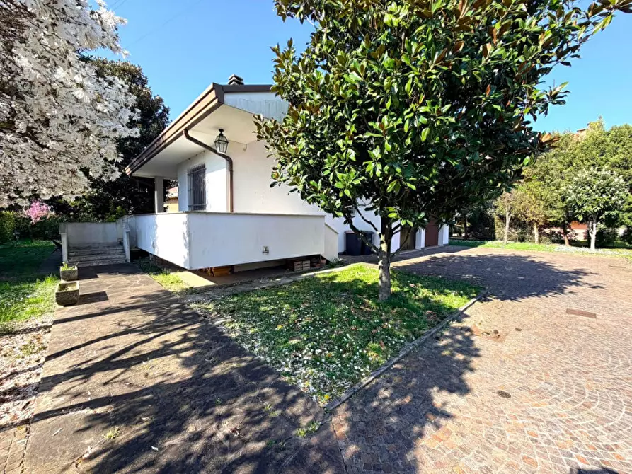 Immagine 9 di Villa in vendita  in Via Santa Monica a Albignasego
