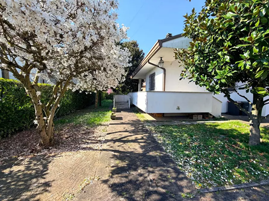 Immagine 11 di Villa in vendita  in Via Santa Monica a Albignasego