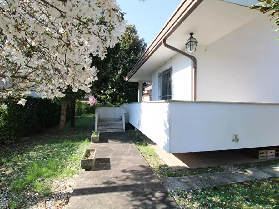 Immagine 12 di Villa in vendita  in Via Santa Monica a Albignasego