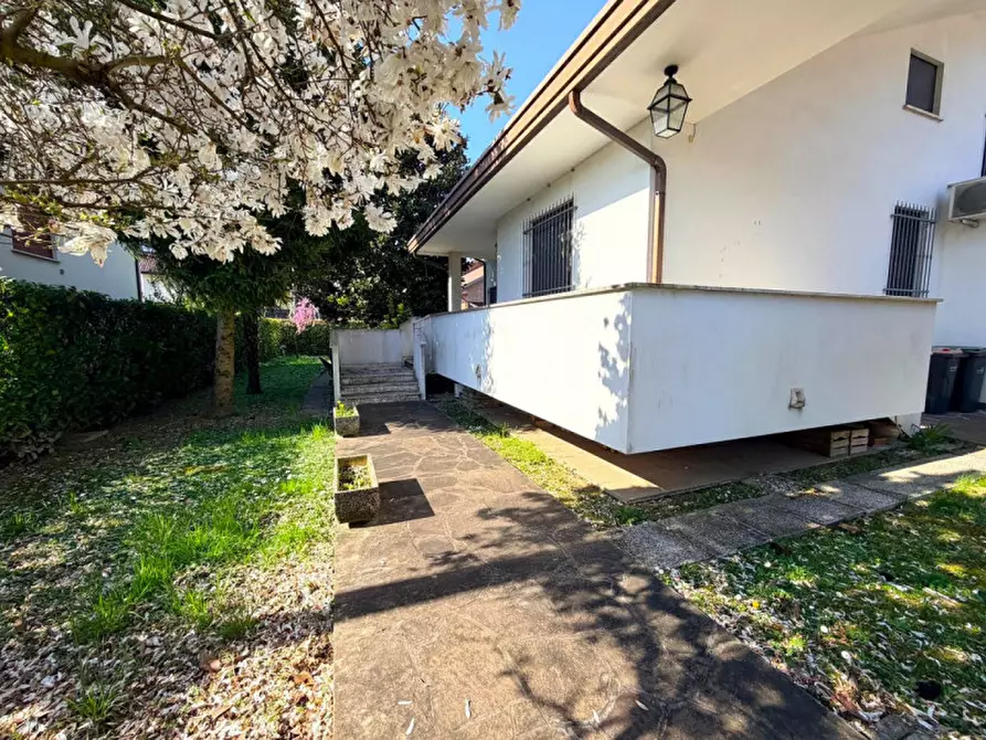 Immagine 13 di Villa in vendita  in Via Santa Monica a Albignasego