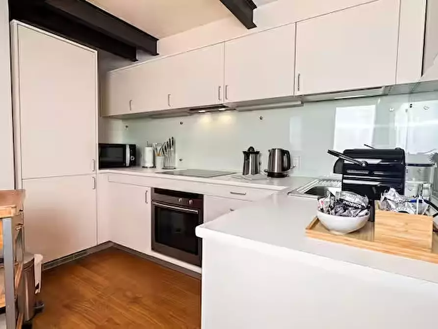 Immagine 2 di Loft/Open space in vendita  in Via degli Zabarella a Padova