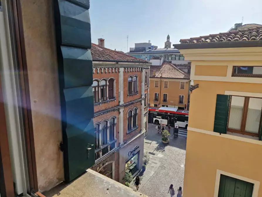 Immagine 3 di Loft/Open space in vendita  in Via degli Zabarella a Padova