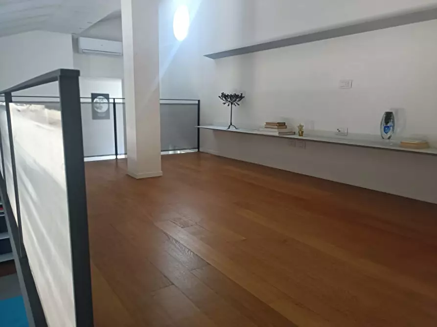 Immagine 8 di Loft/Open space in vendita  in Via degli Zabarella a Padova