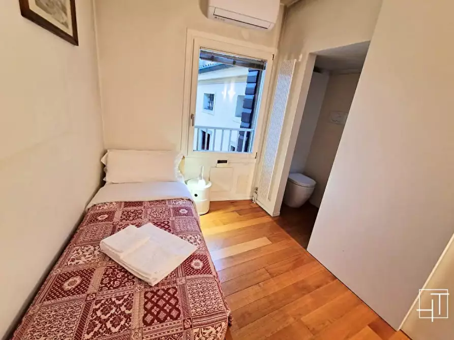 Immagine 17 di Loft/Open space in vendita  in Via degli Zabarella a Padova