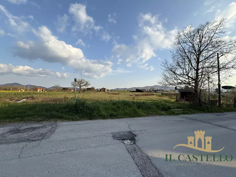 Immagine 4 di Terreno in vendita  in VIALE II AGOSTO a Castiglione Del Lago
