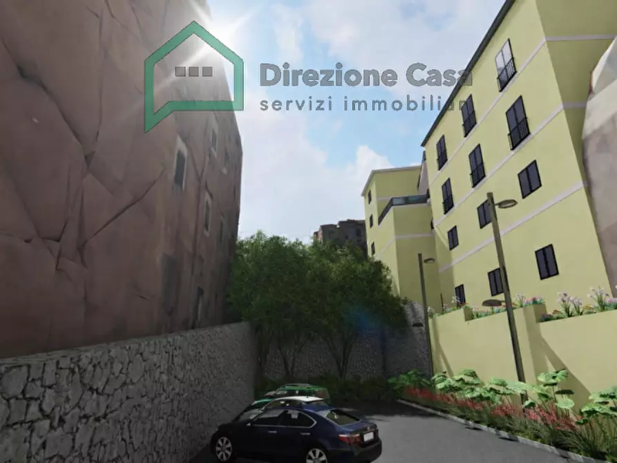 Immagine 1 di Palazzo in vendita  in Via Cristallini a Napoli