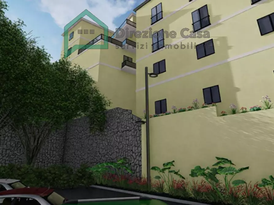 Immagine 3 di Palazzo in vendita  in Via Cristallini a Napoli