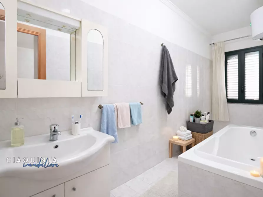 Immagine 10 di Appartamento in vendita  in Via Teocrito n. 21 a Palagonia