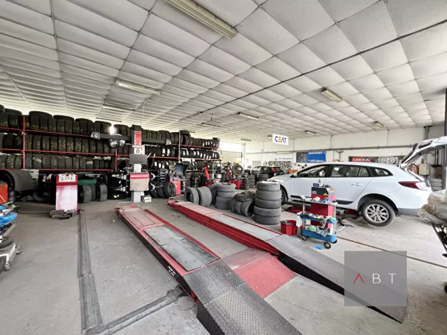 Immagine 11 di Attività commerciale in vendita  a Villa Del Conte