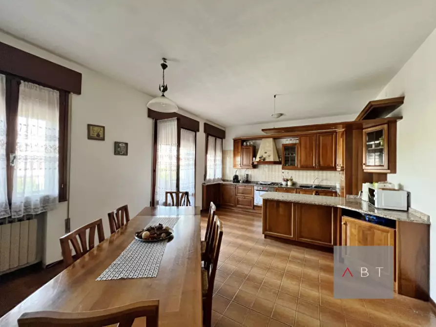 Immagine 26 di Attività commerciale in vendita  a Villa Del Conte
