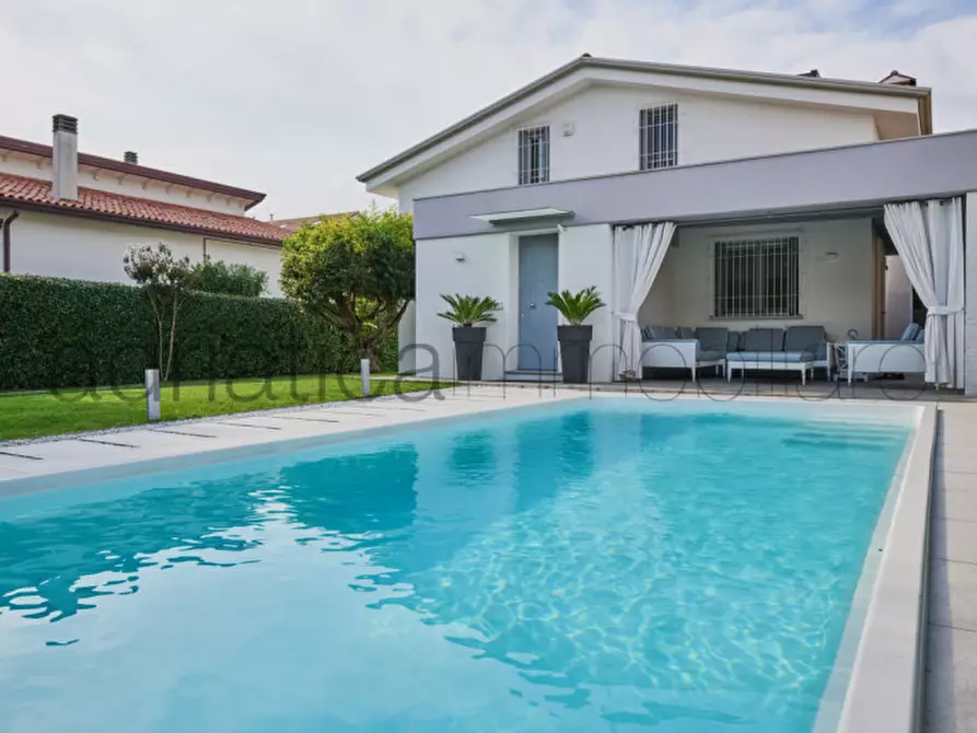 Immagine 2 di Casa indipendente in vendita  a Jesolo