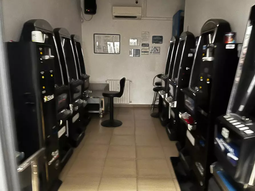 Immagine 5 di Attività commerciale in vendita  in Corso Valentino    182 a Casale Monferrato