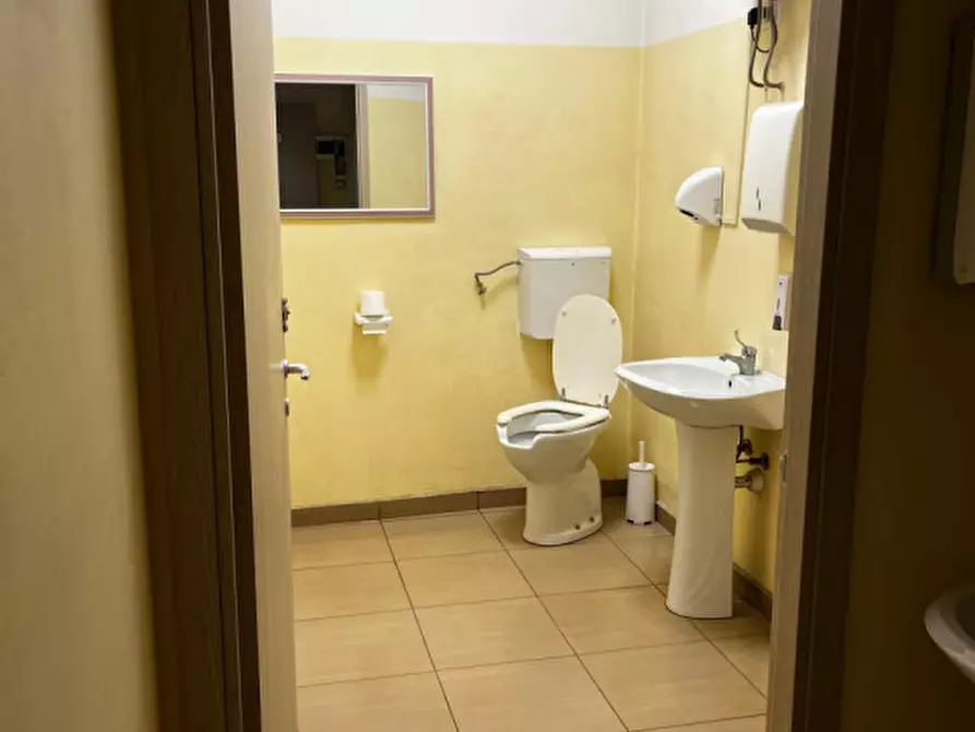 Immagine 7 di Attività commerciale in vendita  in Corso Valentino    182 a Casale Monferrato