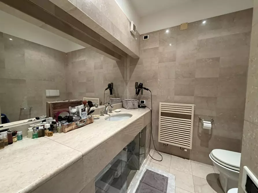 Immagine 35 di Appartamento in vendita  in STRADA VECCHIA DI PIETRALACROCE 70 H a Ancona