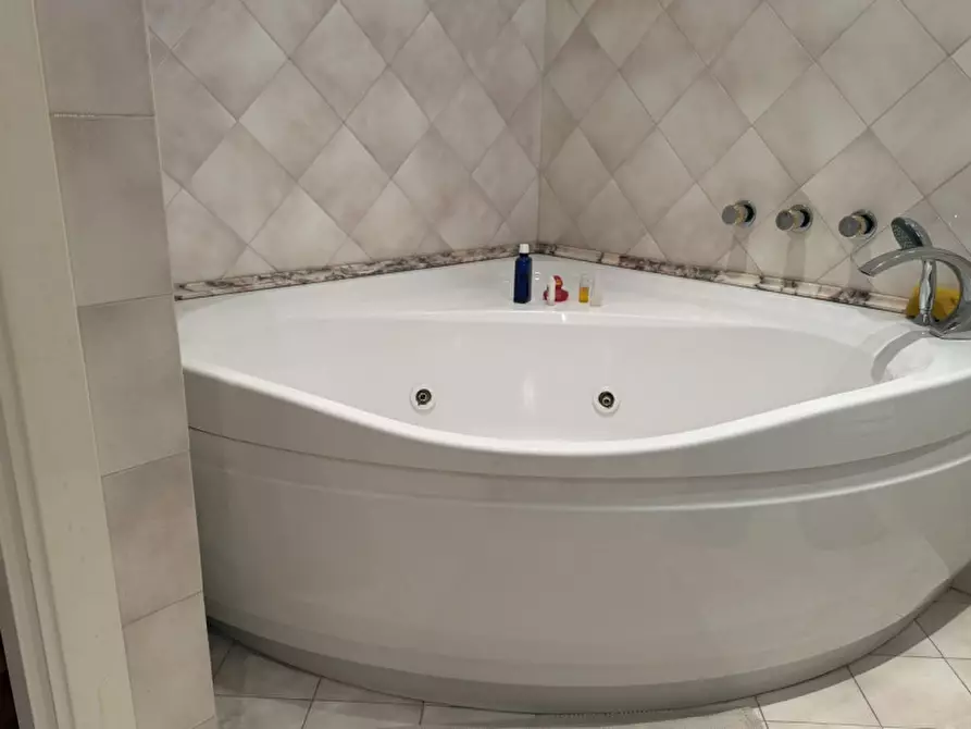 Immagine 39 di Appartamento in vendita  in STRADA VECCHIA DI PIETRALACROCE 70 H a Ancona