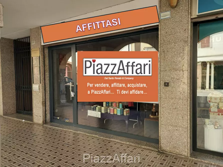 Immagine 2 di Negozio in affitto  in Piove di Sacco - Centro a Piove Di Sacco