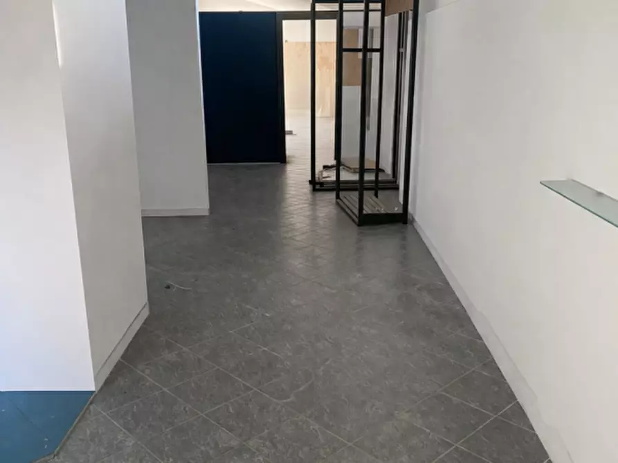 Immagine 16 di Negozio in vendita  in via trieste 111 a Gradisca D'isonzo