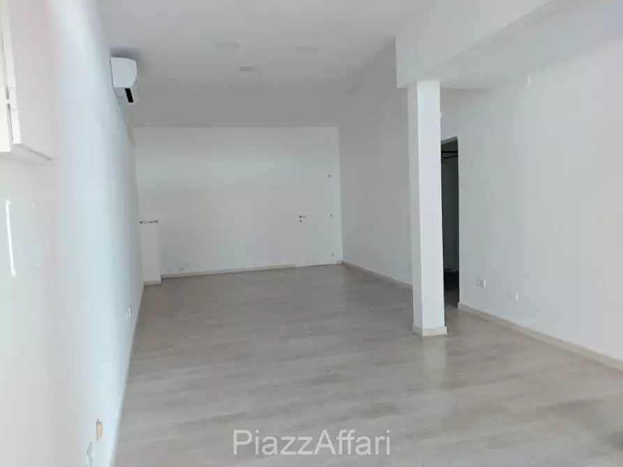 Immagine 1 di Negozio in affitto  a Piove Di Sacco