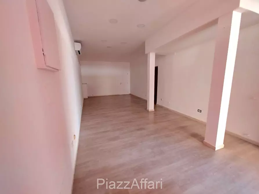 Immagine 2 di Negozio in affitto  a Piove Di Sacco