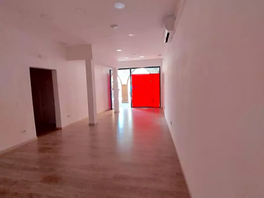Immagine 5 di Negozio in affitto  a Piove Di Sacco
