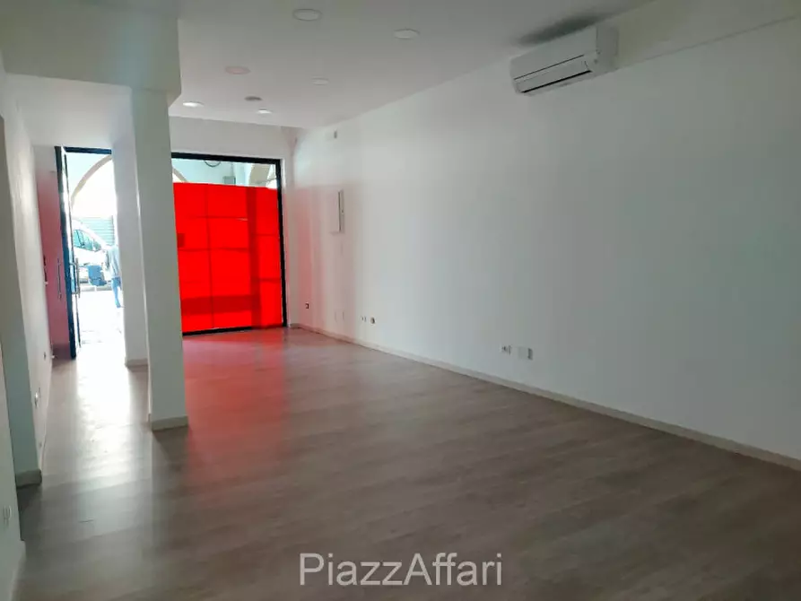 Immagine 6 di Negozio in affitto  a Piove Di Sacco
