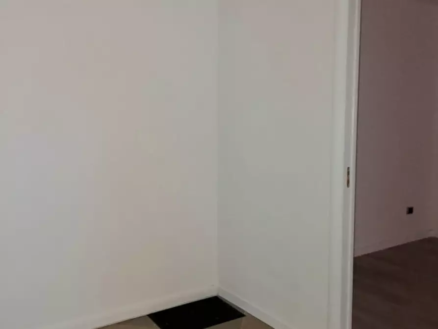 Immagine 10 di Negozio in affitto  a Piove Di Sacco