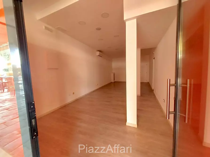 Immagine 15 di Negozio in affitto  a Piove Di Sacco