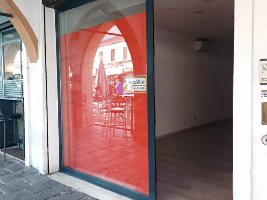 Immagine 16 di Negozio in affitto  a Piove Di Sacco