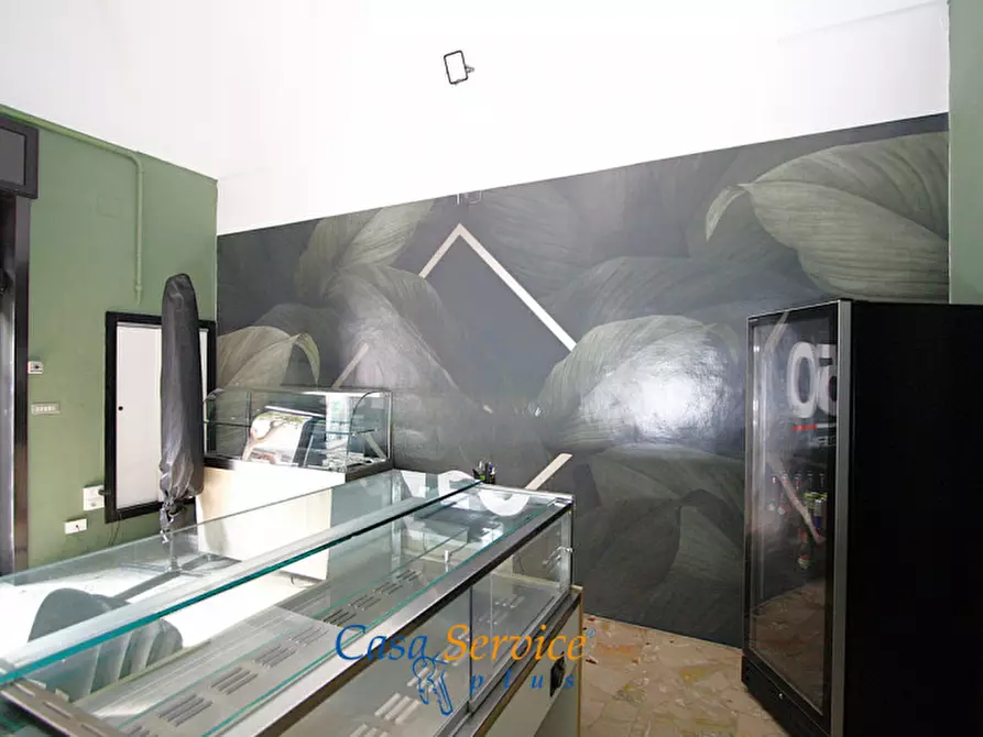 Immagine 2 di Attività commerciale in vendita  in Corso Roma a Gallipoli