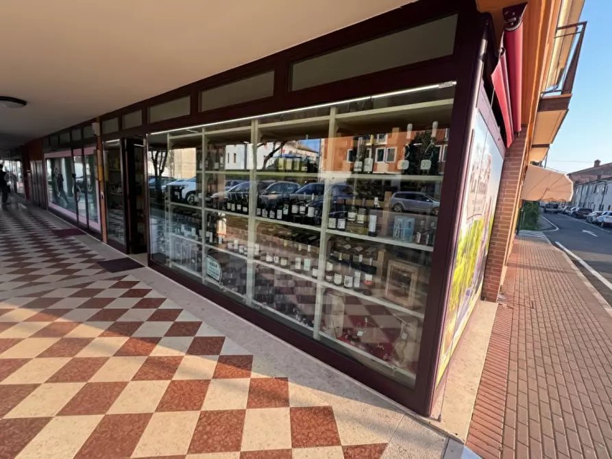 Immagine 1 di Negozio in vendita  in Via Cesare Battisti a Lonigo