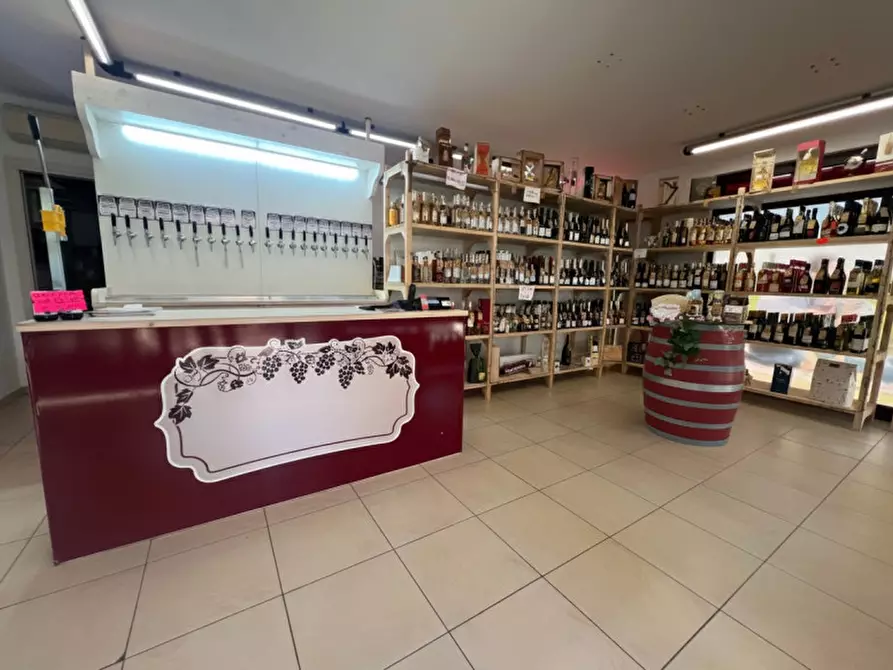 Immagine 3 di Negozio in vendita  in Via Cesare Battisti a Lonigo