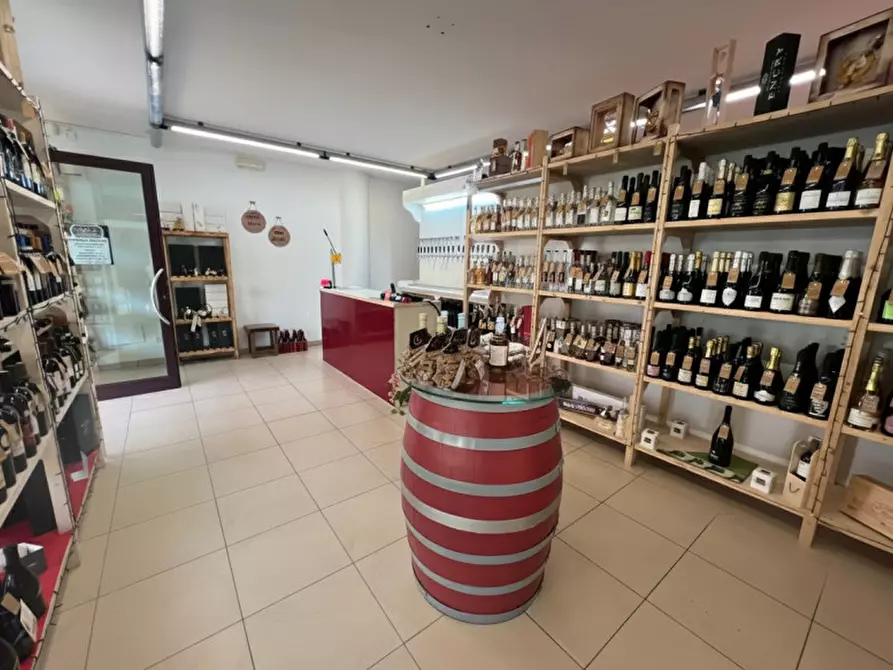 Immagine 5 di Negozio in vendita  in Via Cesare Battisti a Lonigo