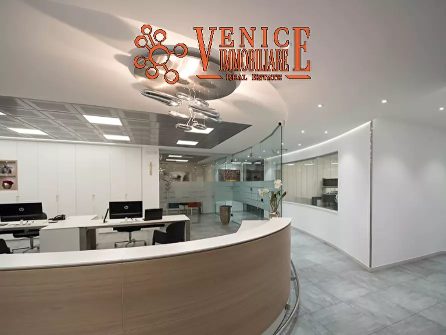Immagine 2 di Attività commerciale in affitto  a Venezia