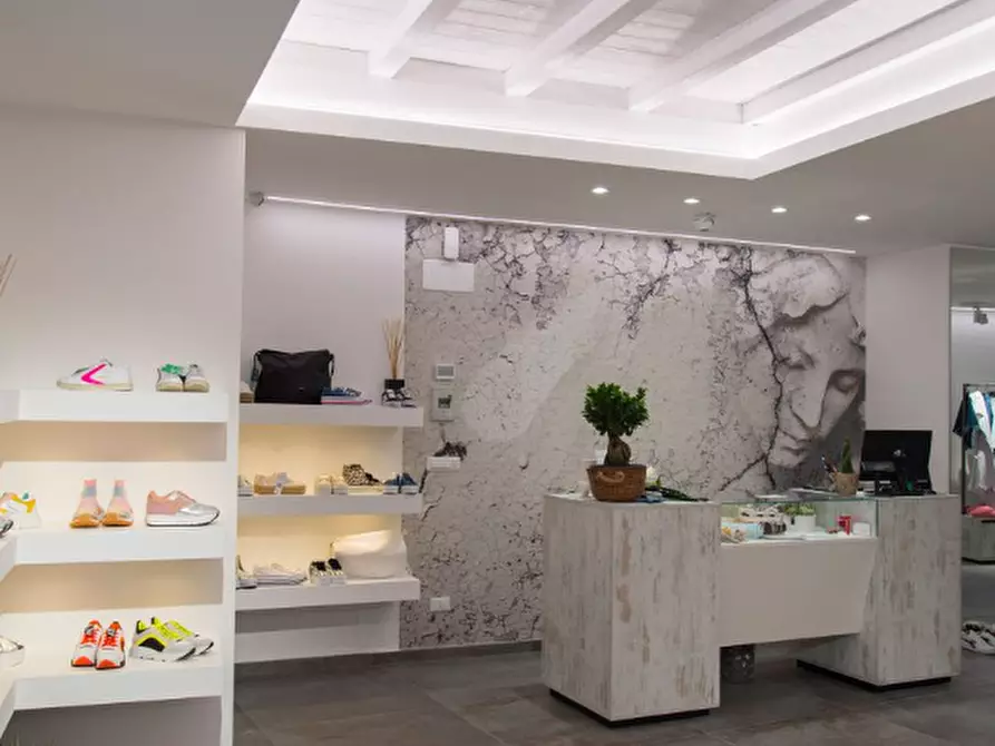 Immagine 5 di Attività commerciale in affitto  a Venezia