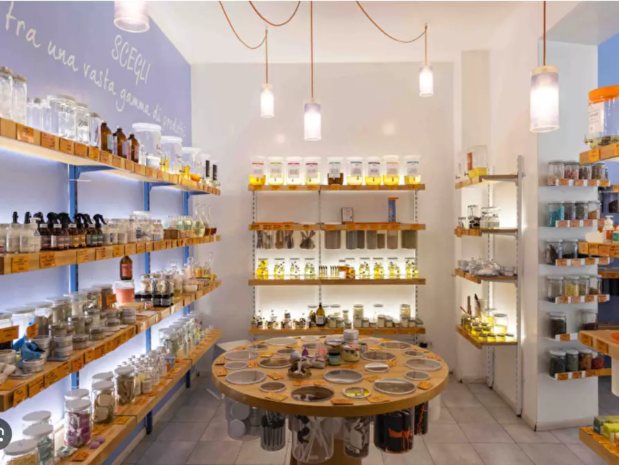 Immagine 6 di Attività commerciale in affitto  a Venezia