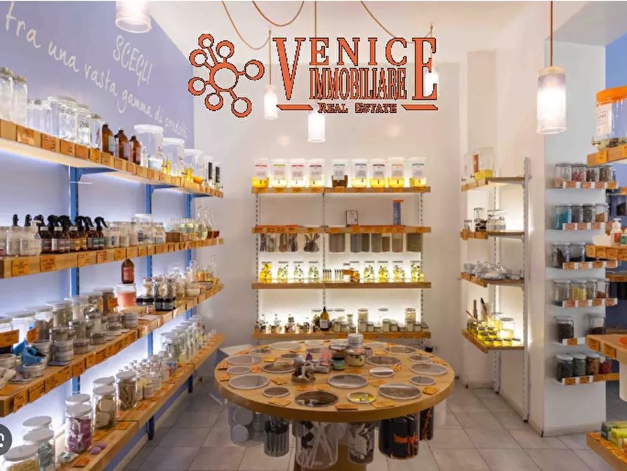 Immagine 6 di Attività commerciale in affitto  a Venezia