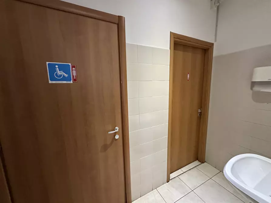 Immagine 9 di Attività commerciale in vendita  in Viale Siracusa a Rimini