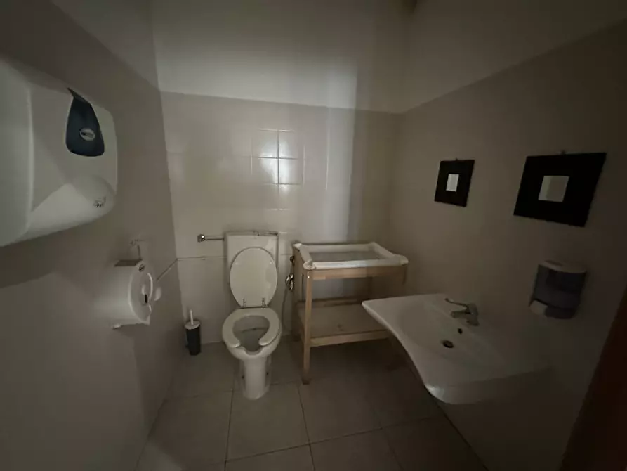 Immagine 10 di Attività commerciale in vendita  in Viale Siracusa a Rimini