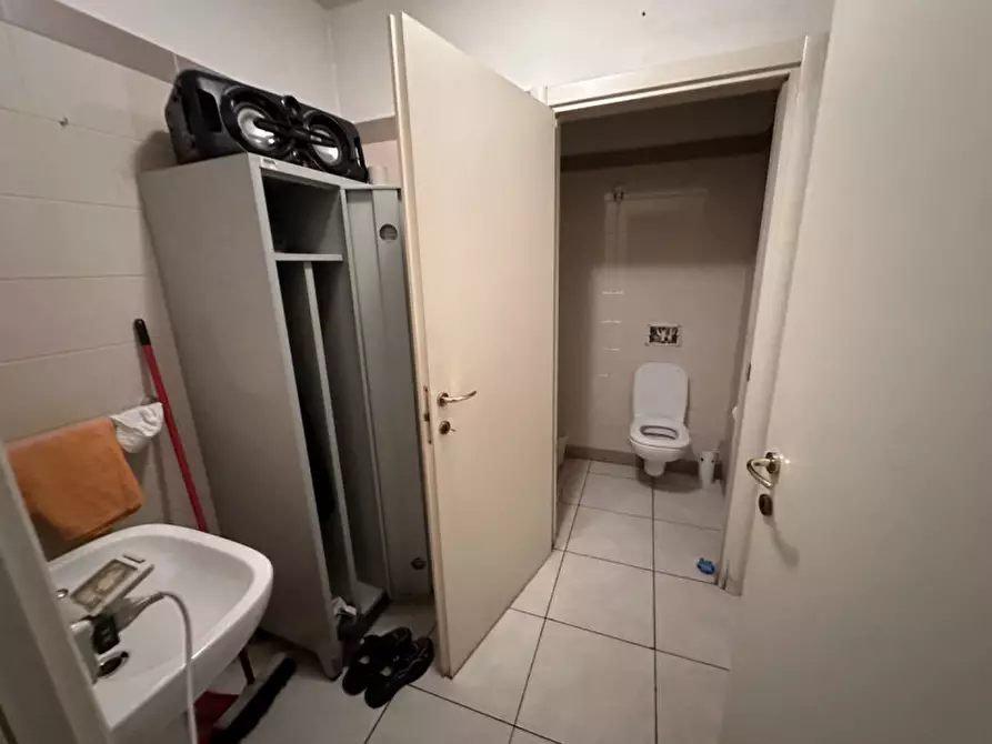 Immagine 18 di Attività commerciale in vendita  in Viale Siracusa a Rimini