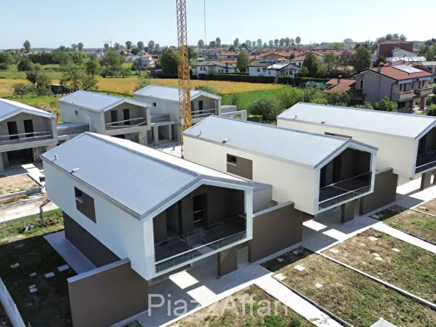 Immagine 3 di Casa bifamiliare in vendita  in Via Roma a Camponogara